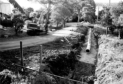 Drainage works in Beach Street, Bundeena. A gully full of vegetation is converted into an unimpeded thoroughfare for sediment and street wastes. 