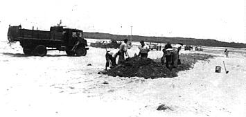 Kurnell residents building their own road across the sandhills, 1947. (Photo: George Blundell)