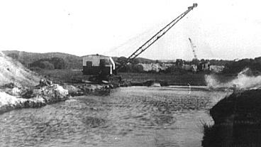 Constructing a canal opposite the present service station, to drain water from the swamp on from the Caltex site. (Photo: George Blundell)